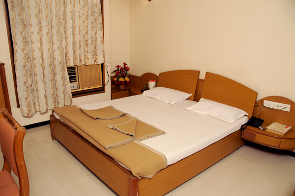 Deluxe-Room-A-C-01